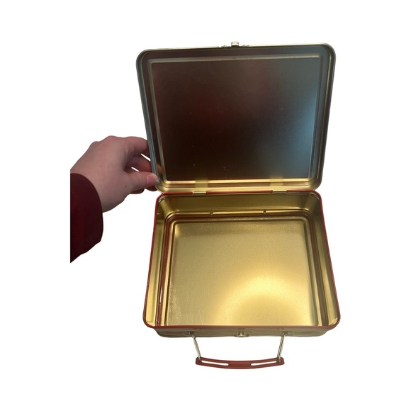 DISNEY MICKEY MOUSE & FRIENDS 1997 SERIES #2 METAL FOOTBALL THEMED LUNCH‎ BOX - Picture 3 of 4